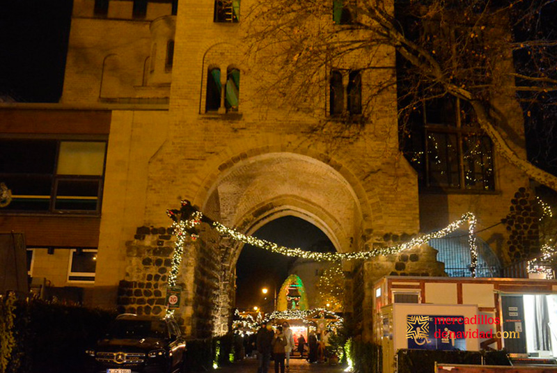 puerta navideña en colonia