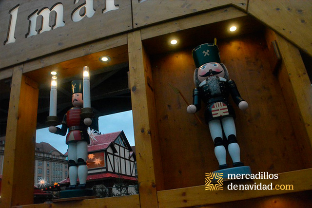 dos mineros en el mercadillo de dresden como cascanueces
