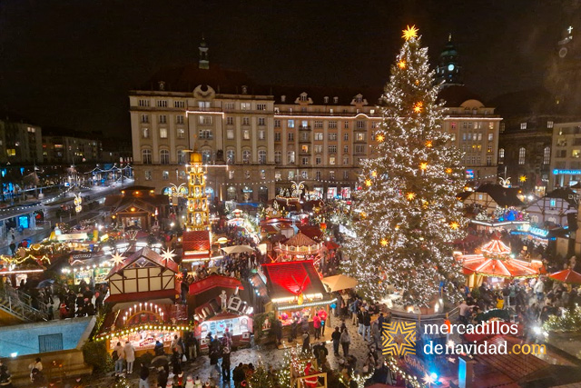 el striezelmarkt de noche desde la noria